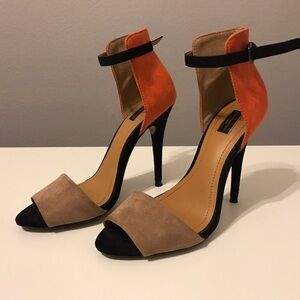 Zara Basic sandals. Ankle strap. Suede.